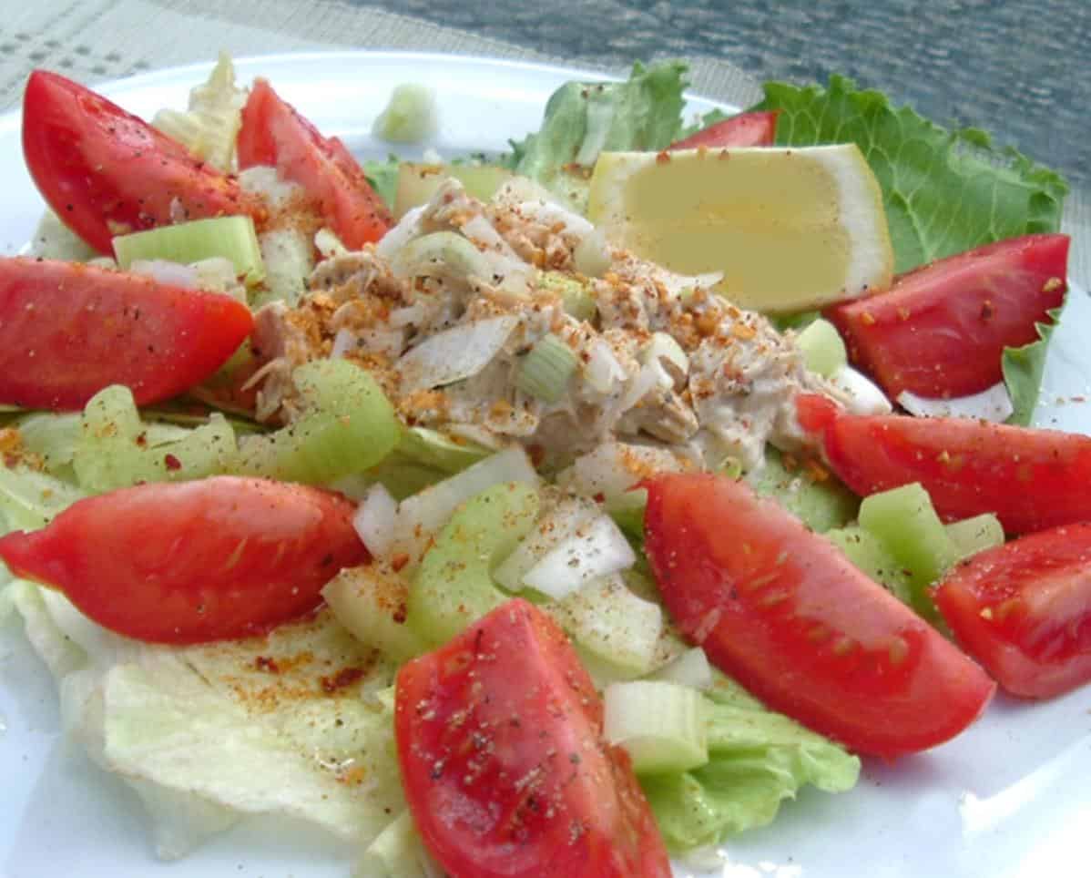  A healthy dose of protein with tuna and tomatoes
