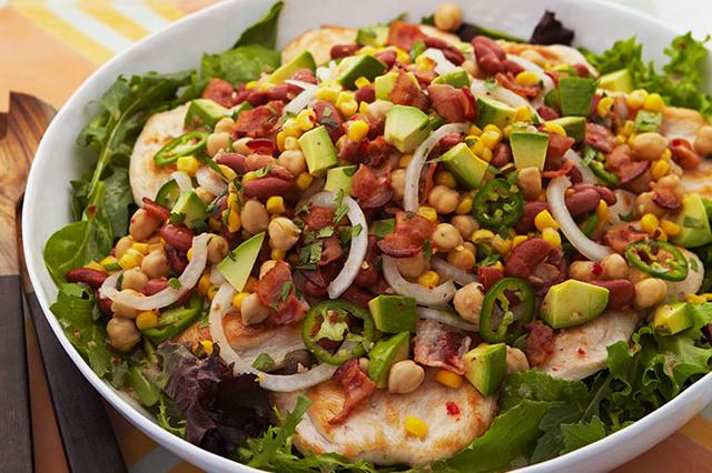  A simple yet colorful salad packed with protein and nutrients.