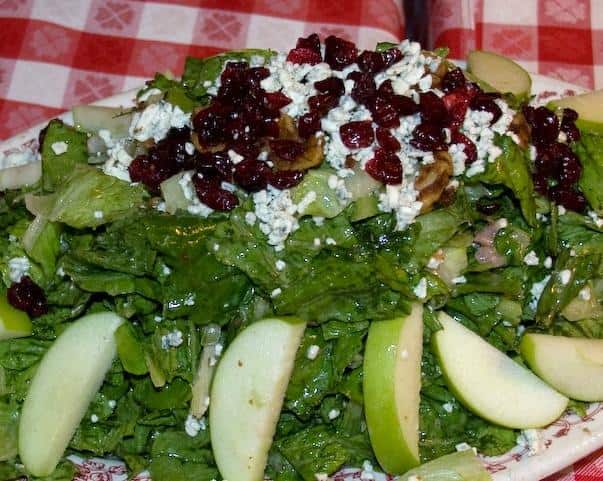 Deliciously Tangy Apple Gorgonzola Salad Recipe