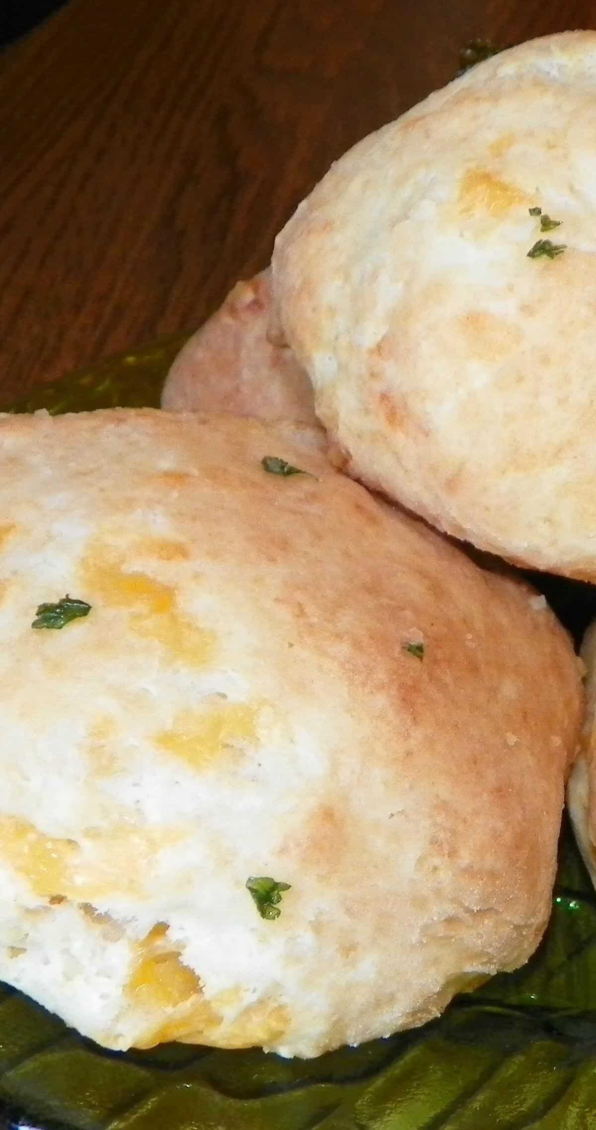  Bite into a taste of the sea with these cheesy Cheddar Bay Biscuits!