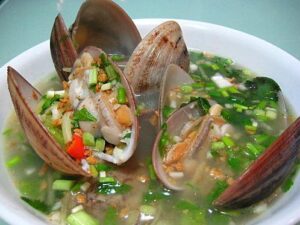 Canh Ngheu (Star Fruit and Clam Soup)