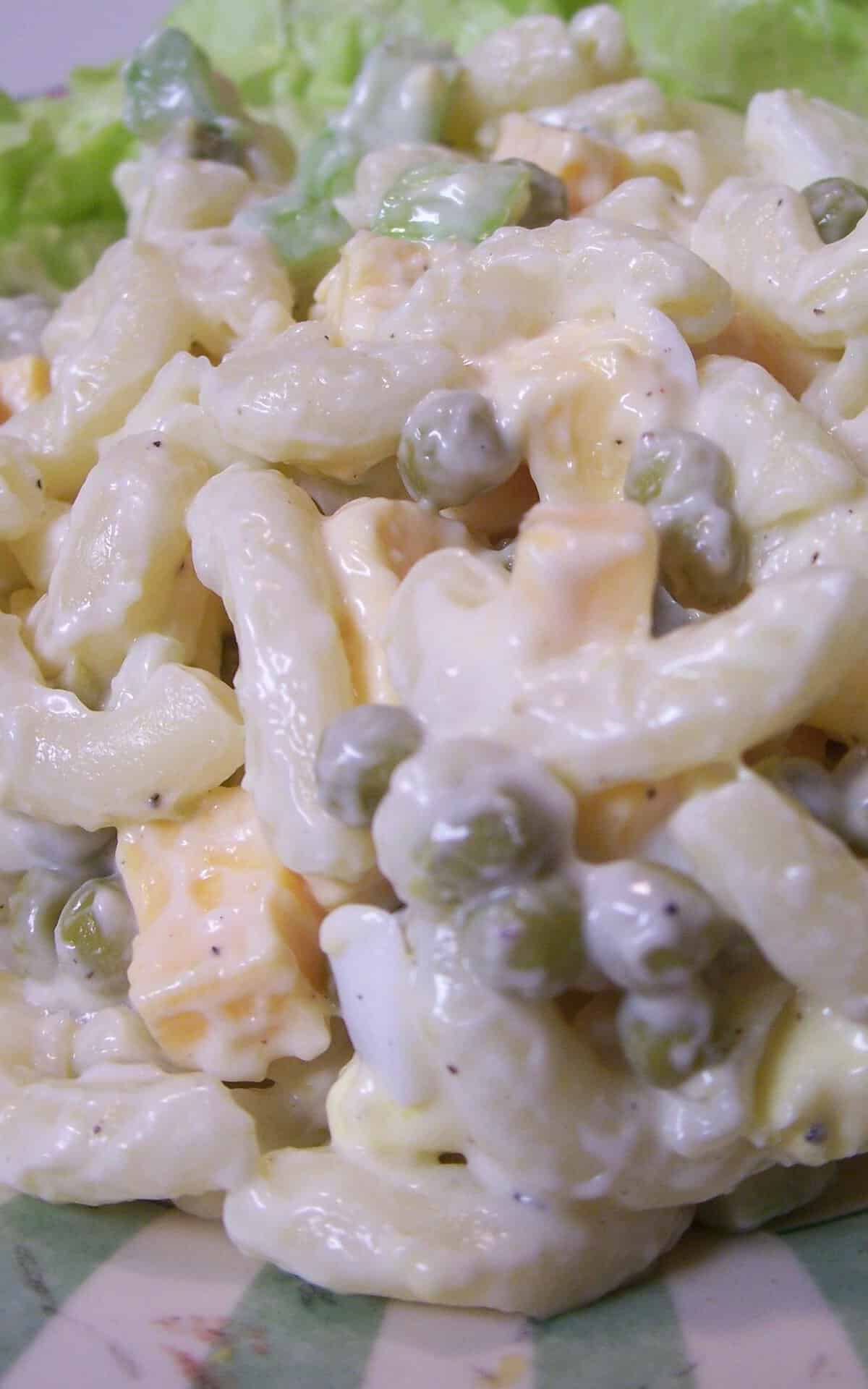 Creamy Cheddar-Macaroni Salad: Perfect for Potlucks!