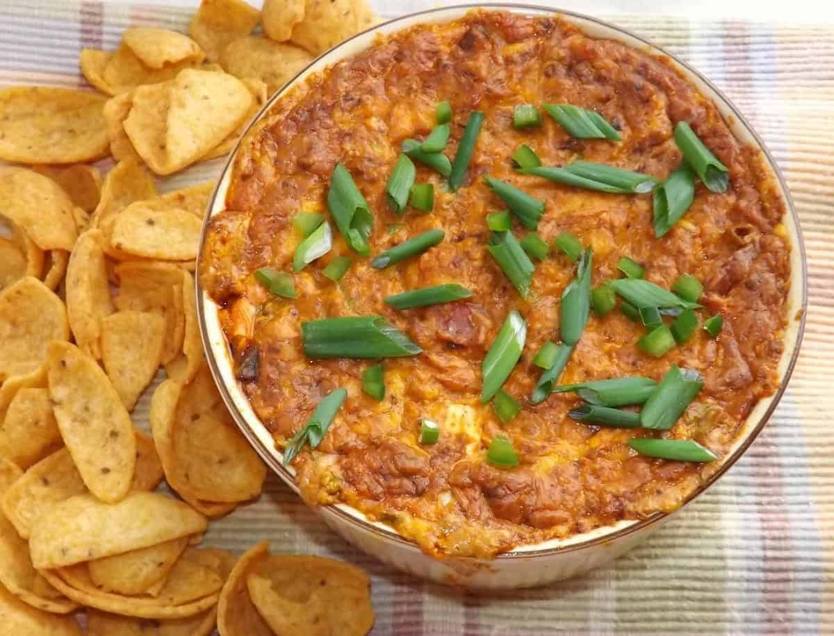  Cheese lovers, rejoice! This dip is an explosion of cheesy flavors that'll make you go wow!