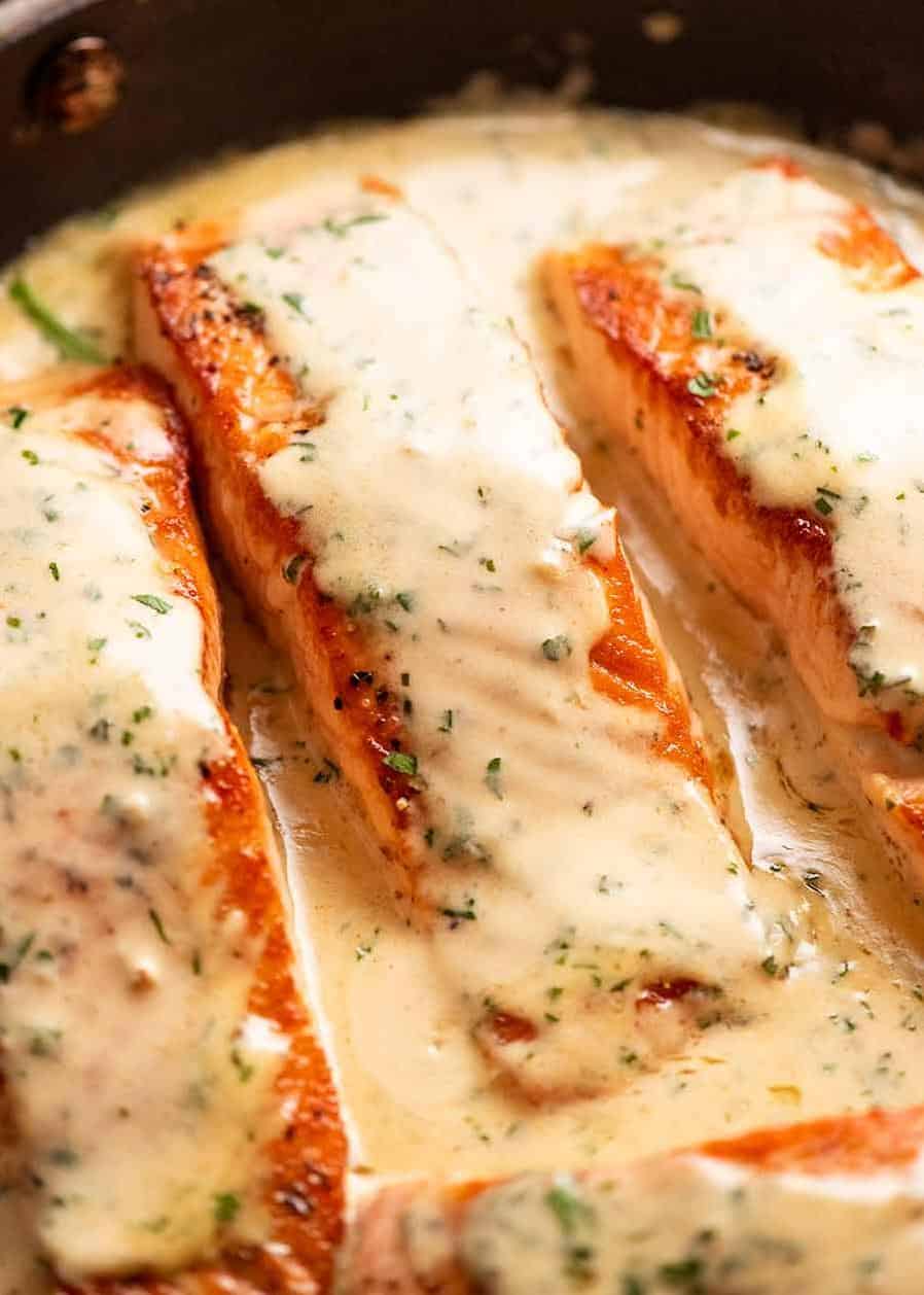  Feast your eyes on this delectable Creamy Philly Garlic and Herb Salmon!
