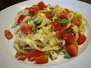 Fettuccine, Tomato, and Basil Salad
