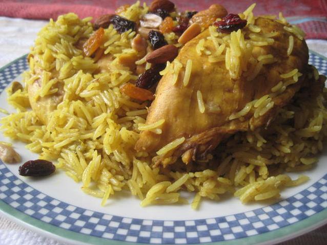  Fluffy rice topped with flavorful chicken