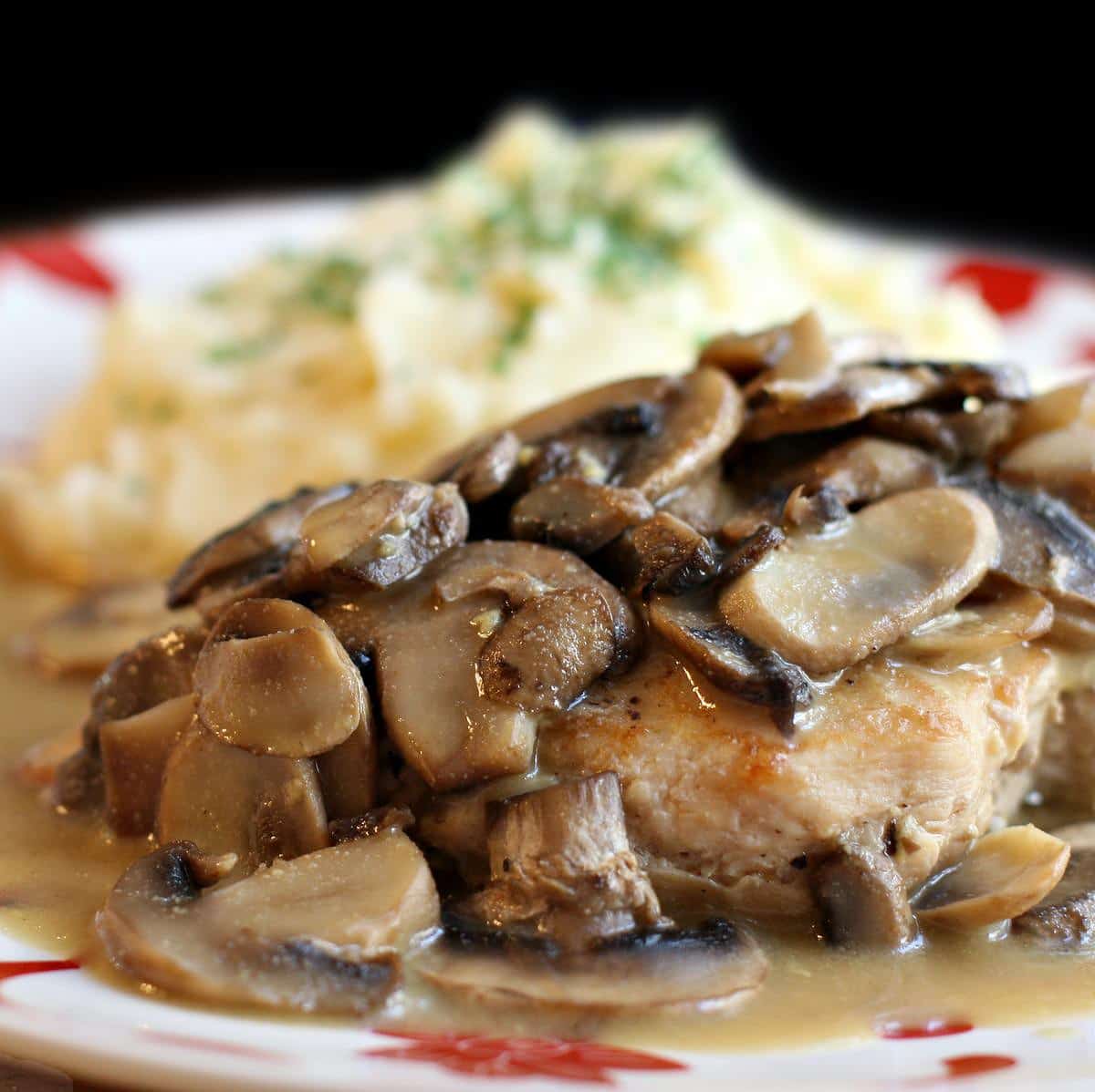  Get ready to experience a mouth-watering combination of juicy chicken, savory mushrooms, and sweet honey mustard sauce.