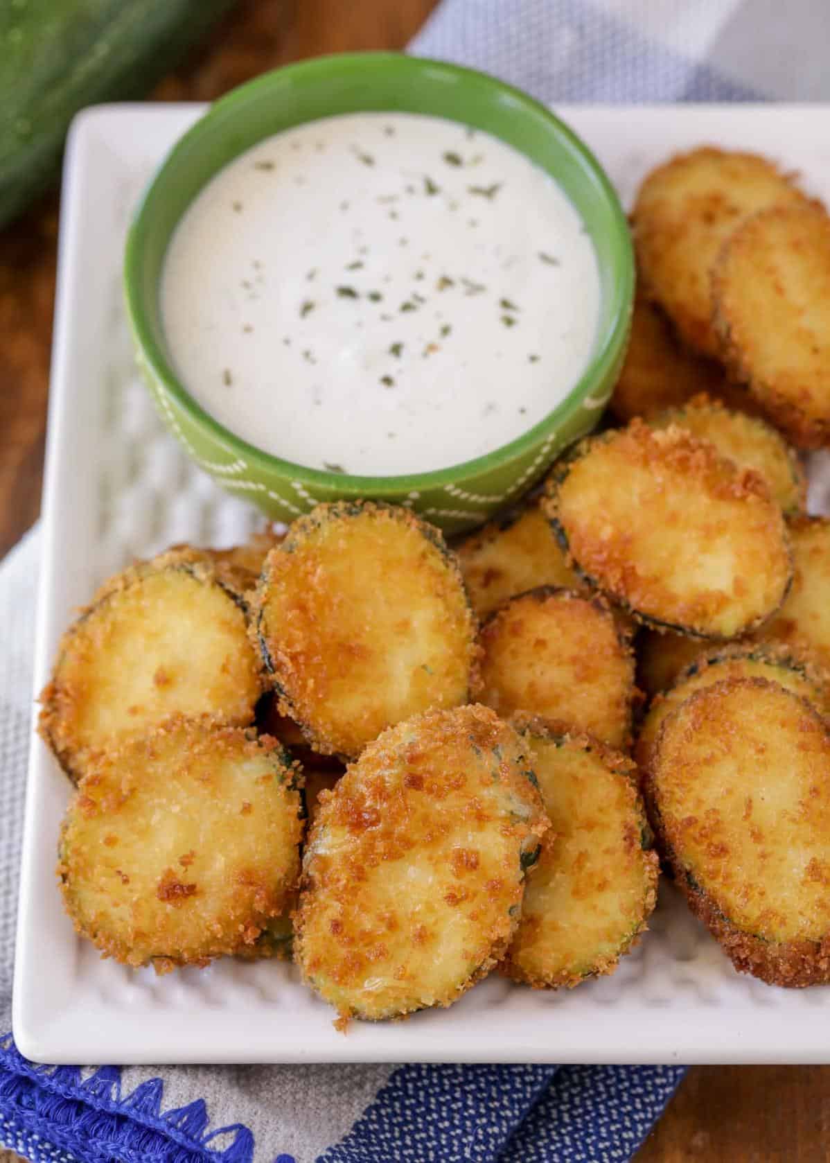  Get ready to fall in love with this crispy and flavorful fried zucchini!