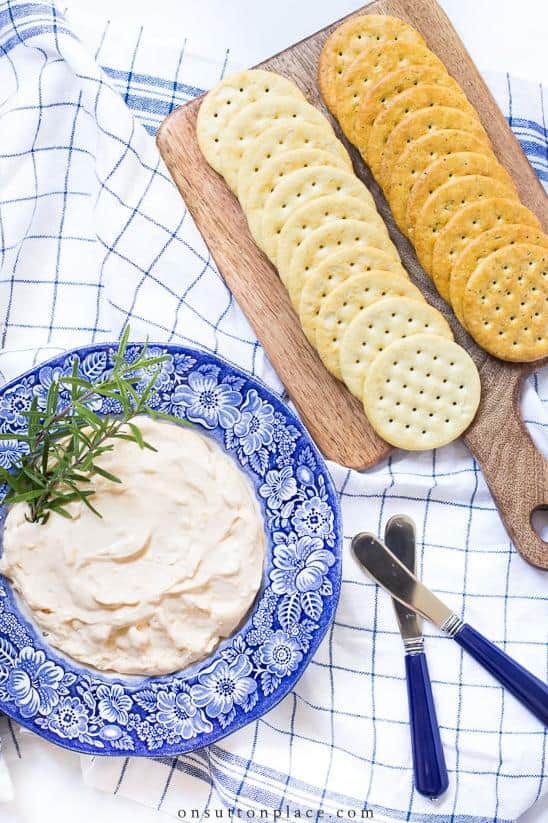  Get your dip on with this luscious roka cheese dip!