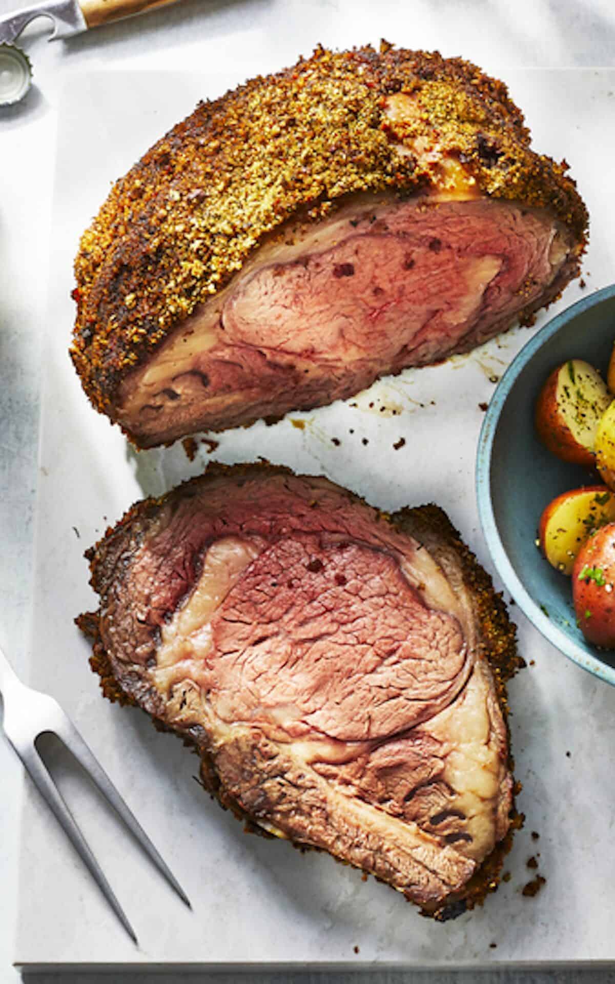  Impress your guests with this visually stunning and mouthwatering savory prime rib roast.
