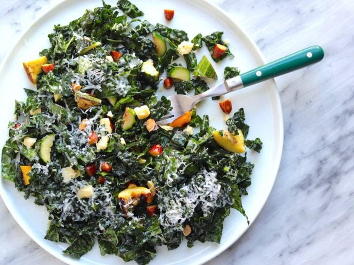  Looking for a crowd-pleaser for your next dinner party? This kale & squash salad is sure to impress!