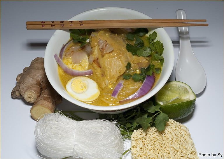 Ohn-No-Kauk-Swe (Burmese Chicken Soup)