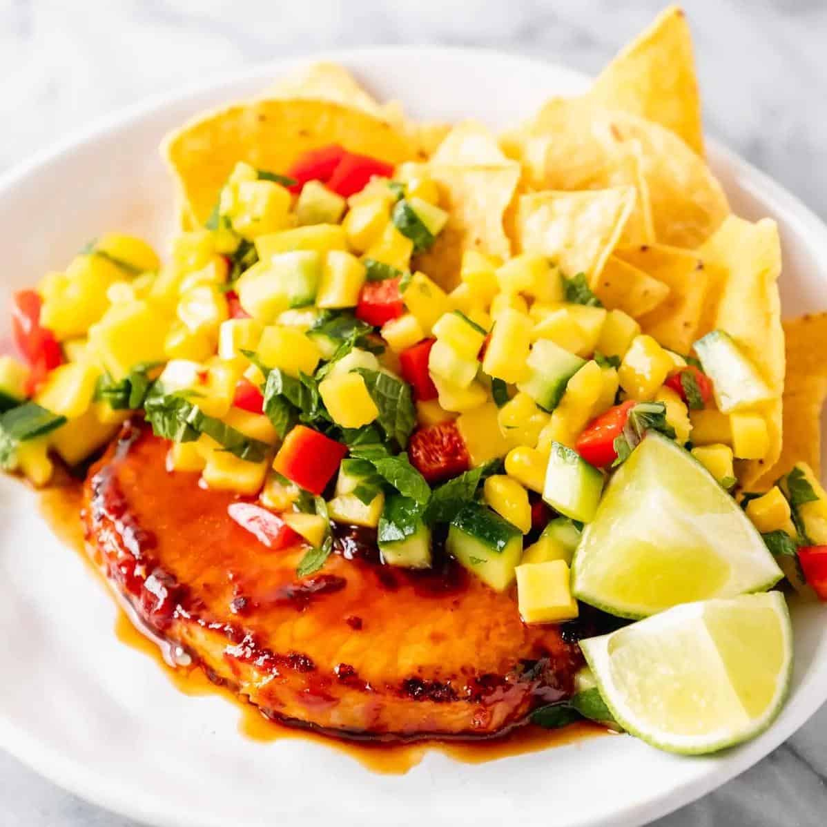  Pork lovers rejoice! Try this incredible combination of pork medallions with juicy mango slices for a delightful
