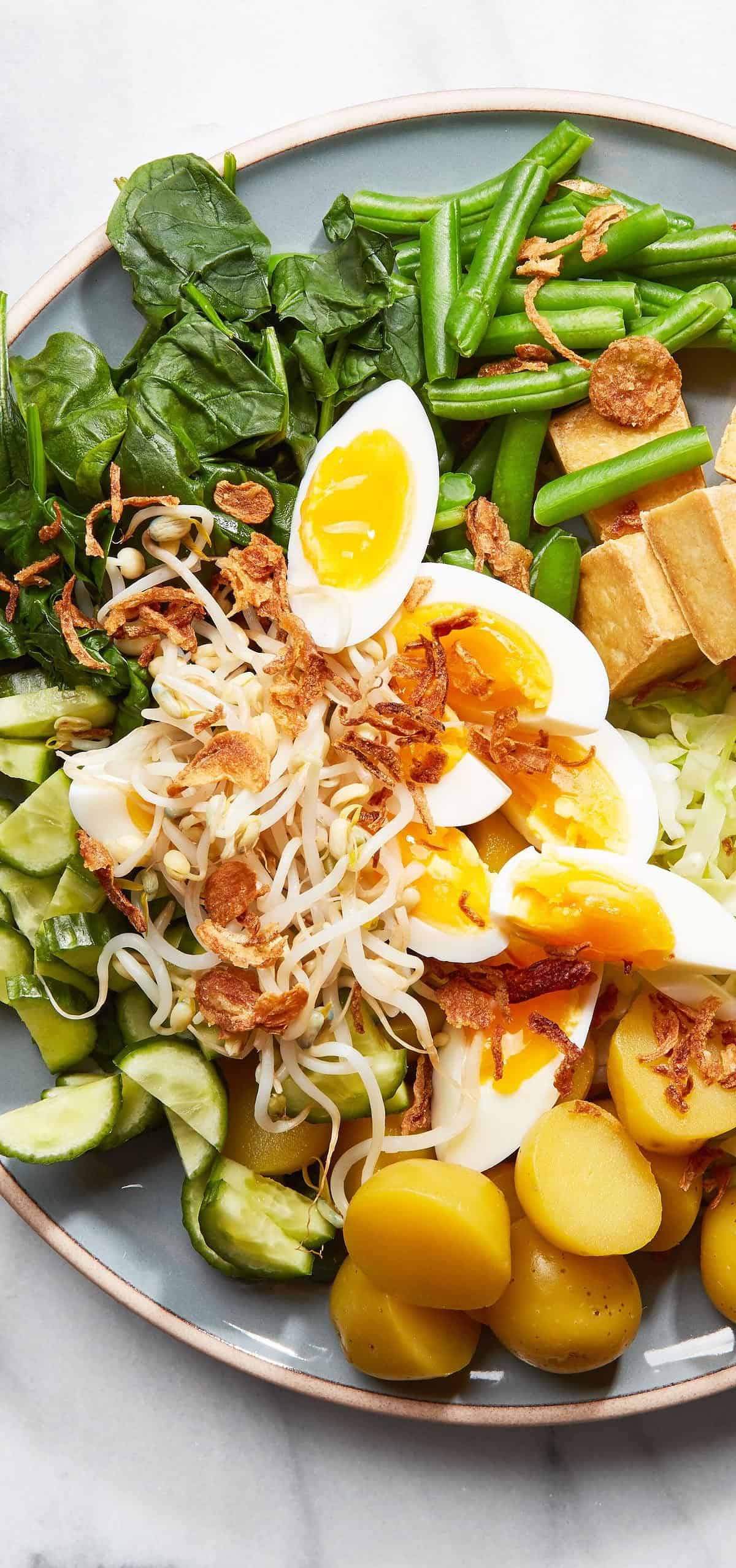  Ready to dive into this colorful and nutritious Malaysian-style salad?