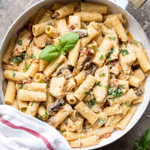Rigatoni With Chicken and a Mushroom Sauce