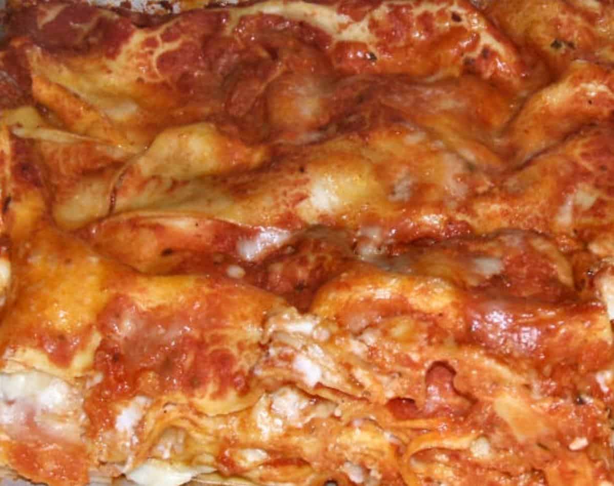  Say cheese! This ooey-gooey lasagna will have your taste buds smiling.