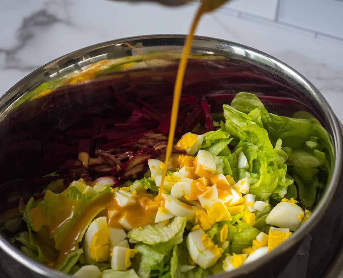  Say goodbye to boring salads with Lawry's Spinning Salad