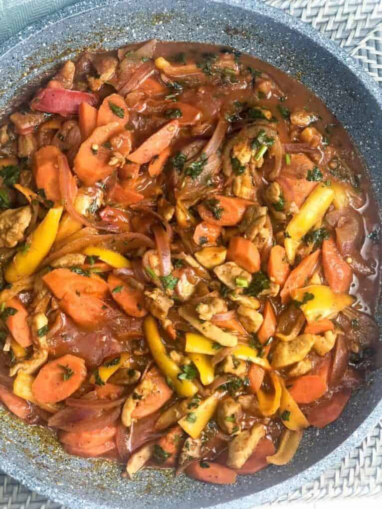  Sizzling chicken with colorful bell peppers and onions