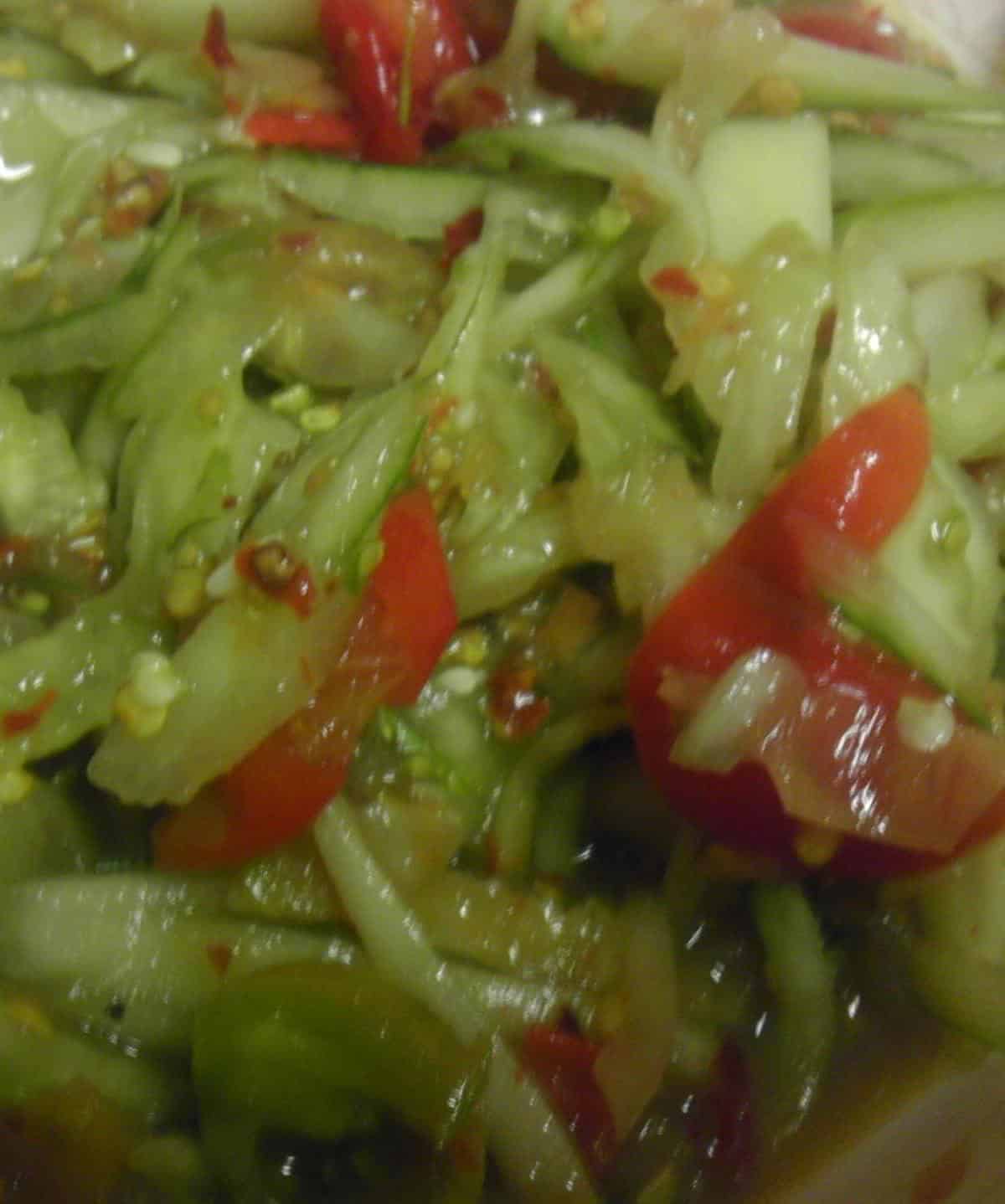 Delicious and Healthy Lao Papaya Salad Recipe
