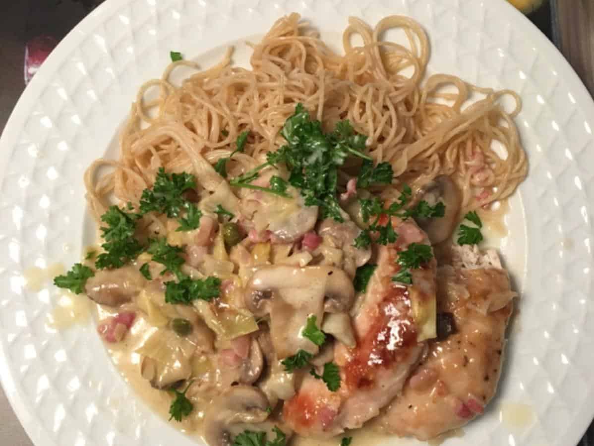  Tender chicken served with a buttery lemon sauce