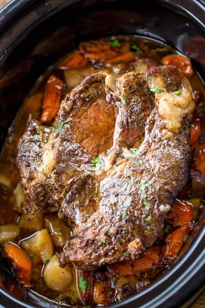  The perfect dish for a cozy dinner party, this beef roast is a true crowd-pleaser.