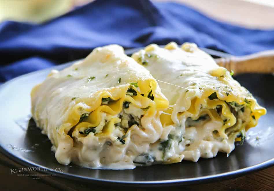  This chicken and spinach lasagna roll recipe will have your dinner guests asking for seconds.