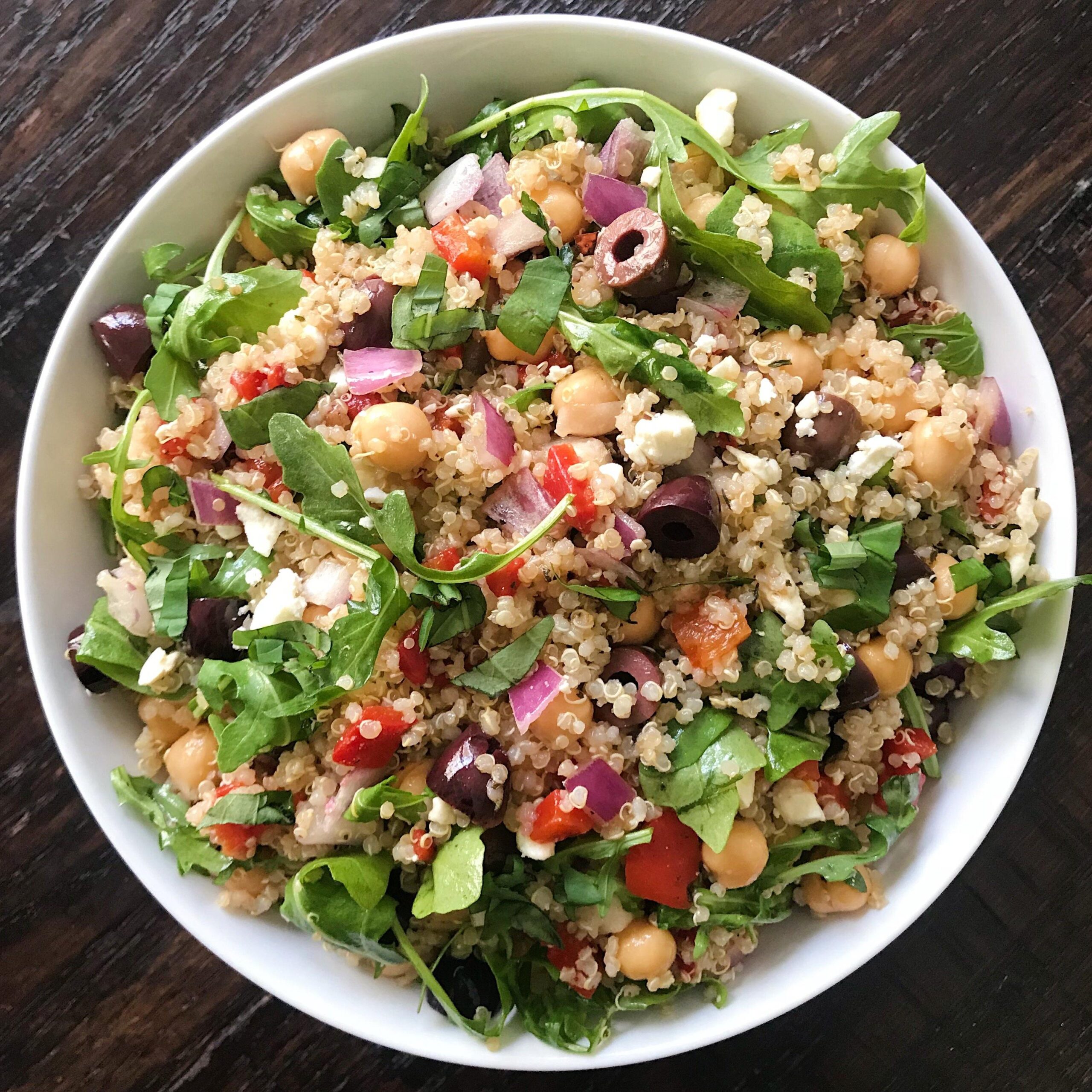  This colorful quinoa salad is giving me major summer vibes ????