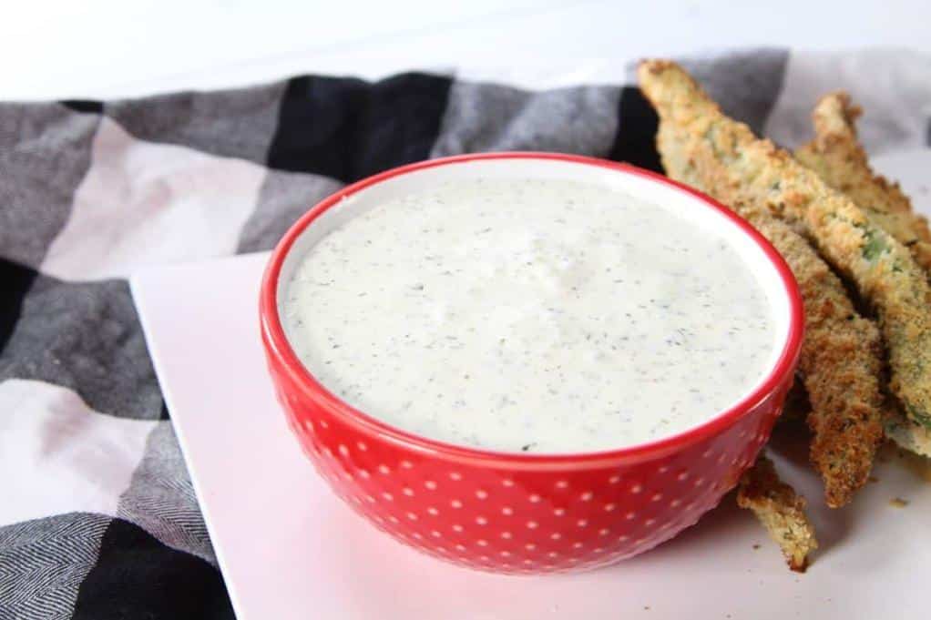  This dip is a perfect balance of creamy, tangy, and spicy flavors.