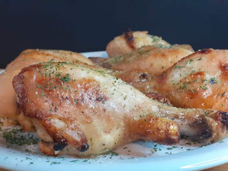  Tossing the chicken in olive oil and lemon juice ensures it stays moist and flavorful.
